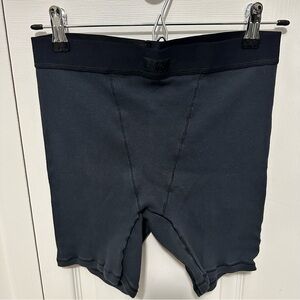 SKIMS Ribbed Boxer Short in Black Size Medium GUC